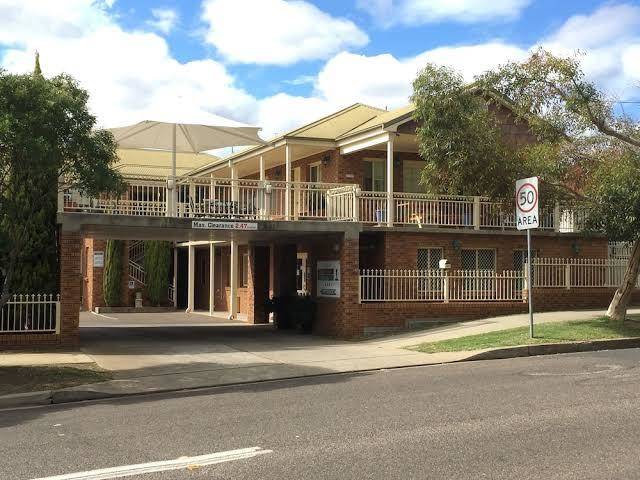 Golf links motel