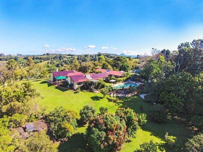 Tropical coast retreat pet friendly