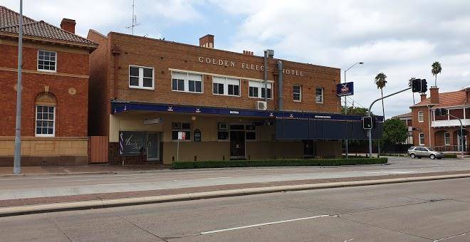 Golden Fleece Hotel Image