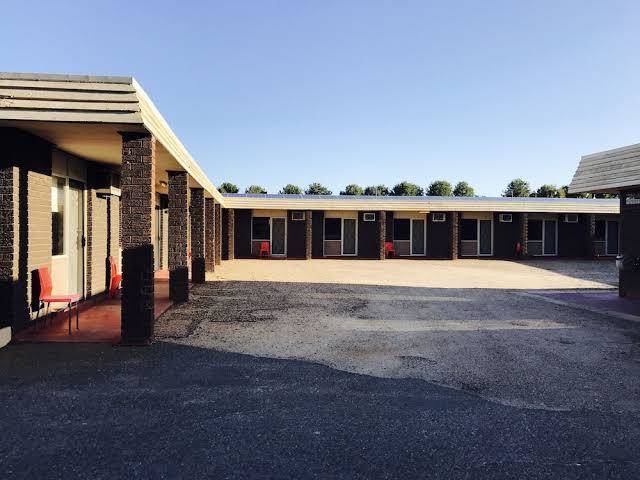 Red steer hotel motel
