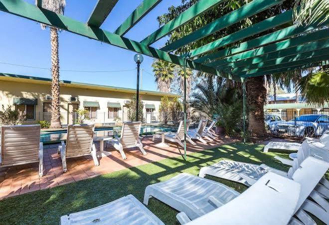 Elkira court motel