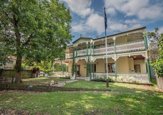 Grove manor
