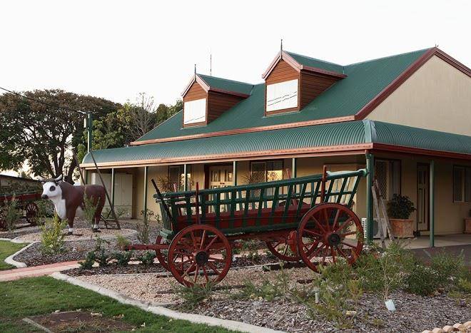 Bottlebrush motel
