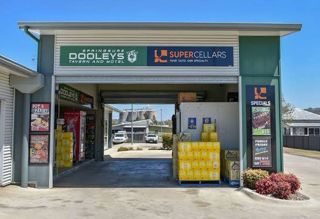 Dooleys springsure tavern & motel