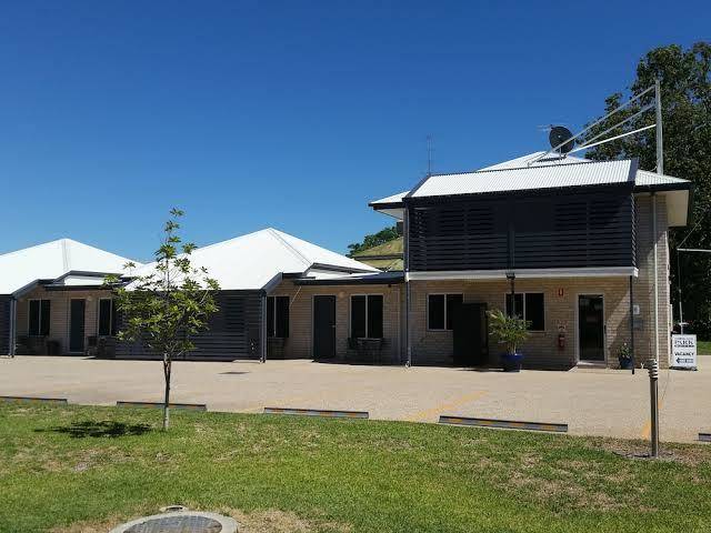 Emerald Park Motel Image