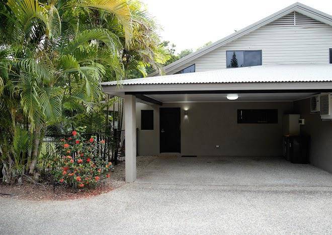 11 fronds port douglas
