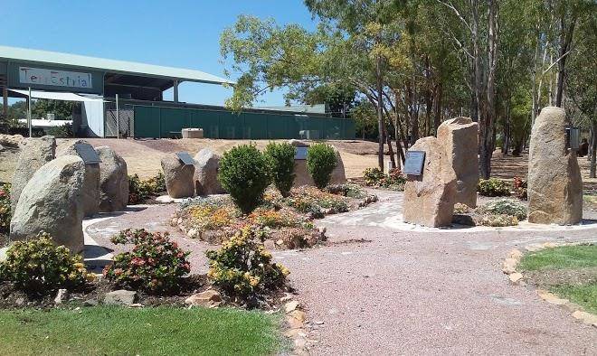 Wenaru hotel and bar