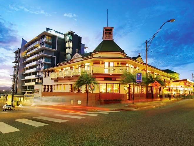 Oaks gladstone grand hotel