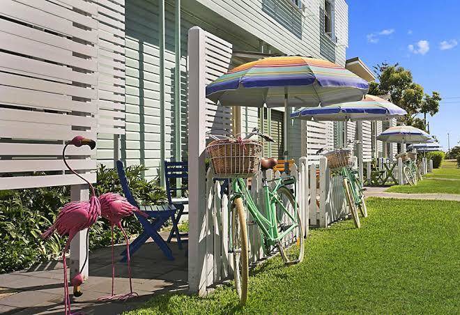 La Costa Motel Image