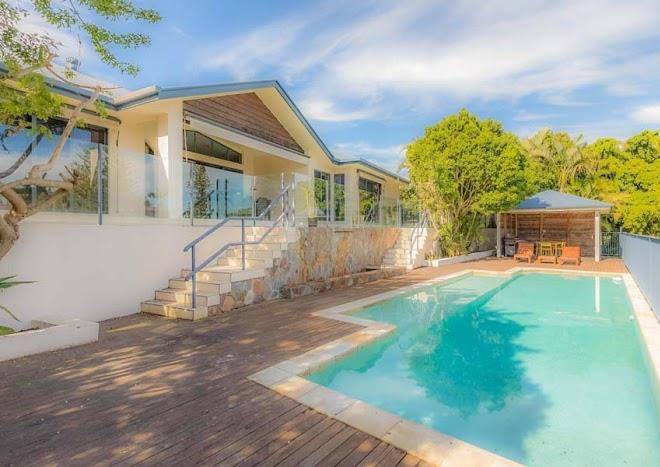 Maureen waterfront holiday home