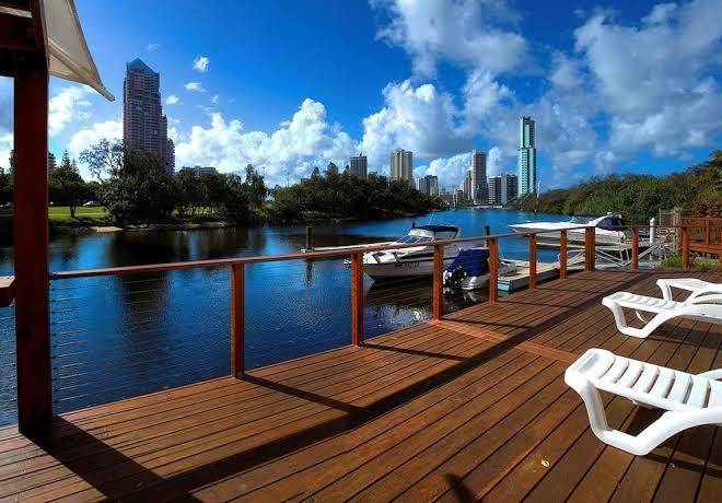 Narrowneck court surfers paradise