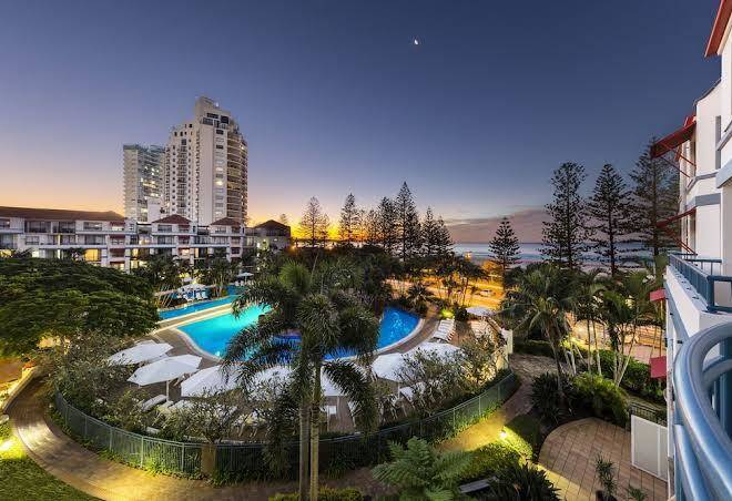Oaks gold coast calypso plaza suites