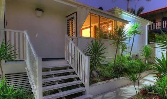 Rainbow beach accommodation debbie's place