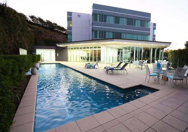 Springfield Lakes Hotel Image