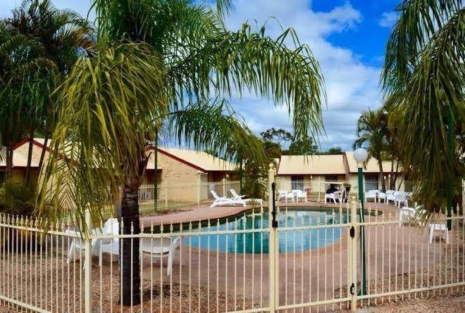 Western heritage motor inn