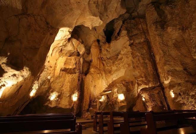 Capricorn caves