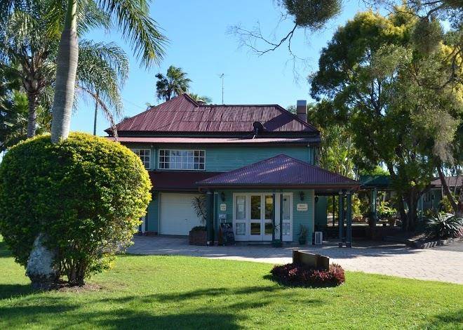 Mcnevin's Logan Park Motel Image