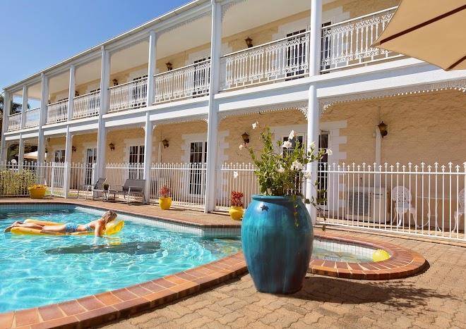 White lace motor inn