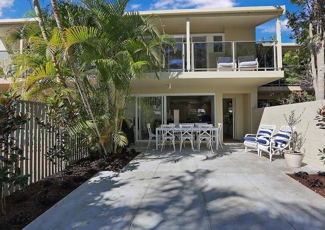 Holidayhomes Noosa Back To The Moon Image