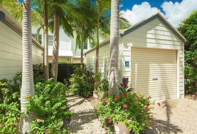 Noosa entrance waterfront resort