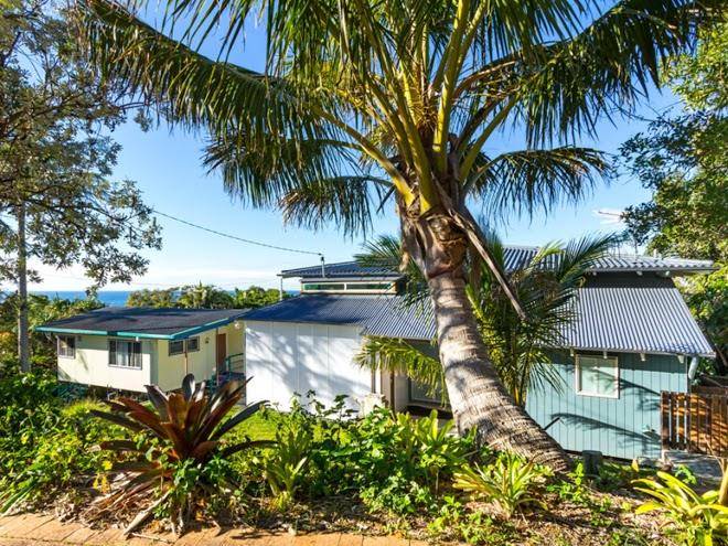 Cylinder palms holiday home