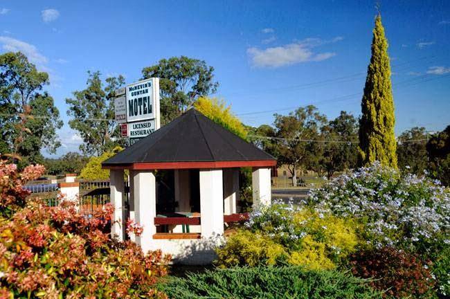 Mcnevin's warwick motel & gunyah restaurant