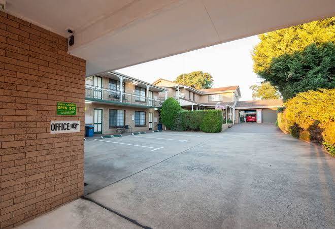 Jacaranda Place Motor Inn Image