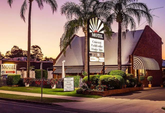 Country pathfinder motor inn