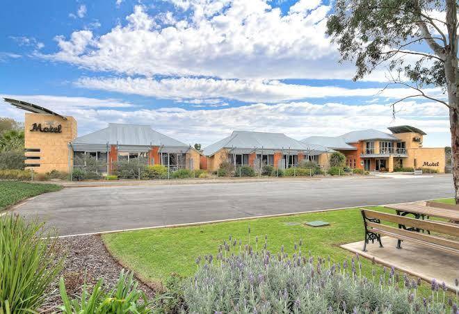 Strath motel