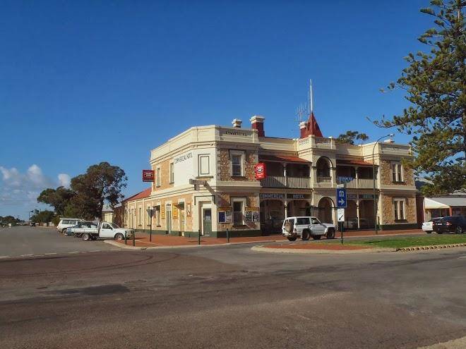 Sip'n save commercial hotel cowell