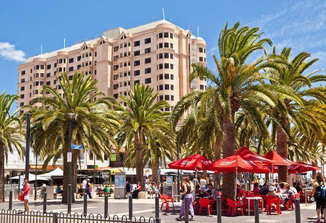 Ensenada Motor Inn & Suites Image