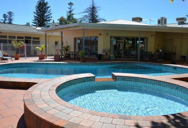 Glenelg motel