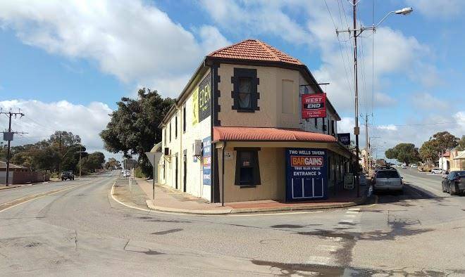 Two wells tavern motel