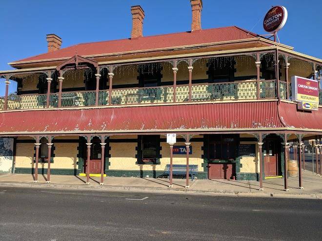 Bordertown hotel