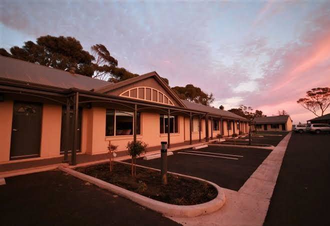 Sundowner motel hotel