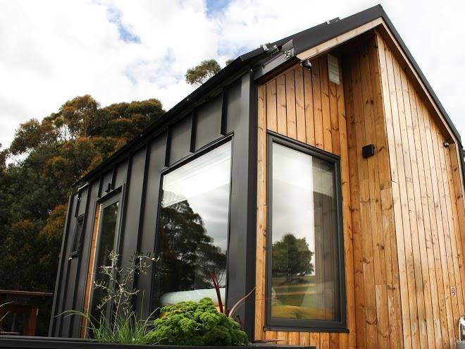 Compass hut