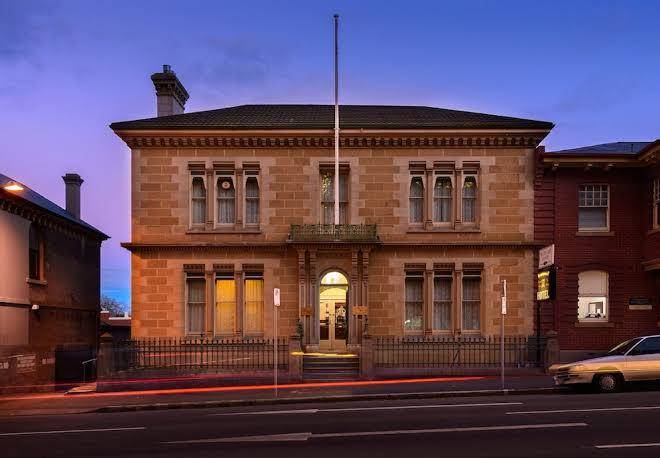 Macquarie Manor Hotel Image