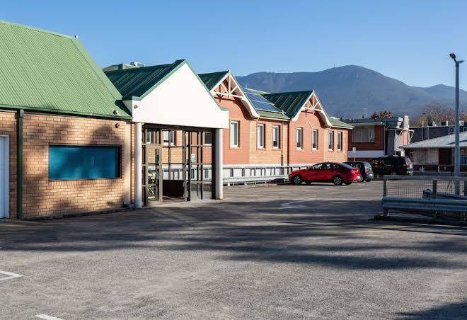 Mayfair plaza motel