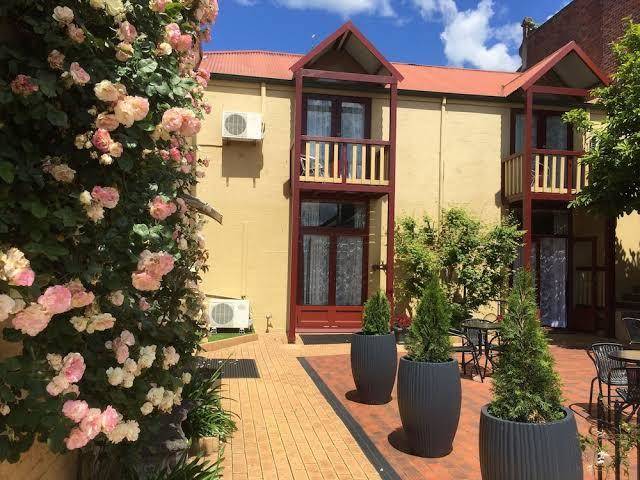 Art Hotel On York Image