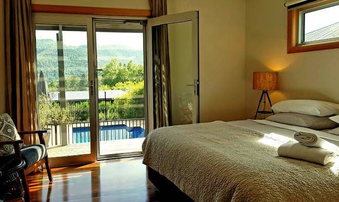 Leader reef luxury accommodation in bright victoria