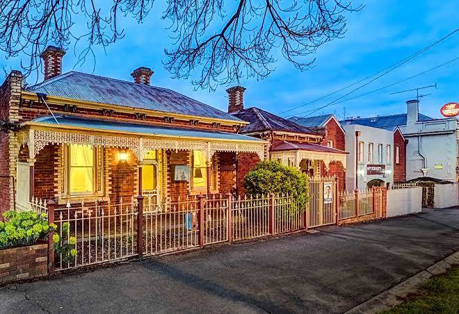 Seymour's On Lydiard Motel Image