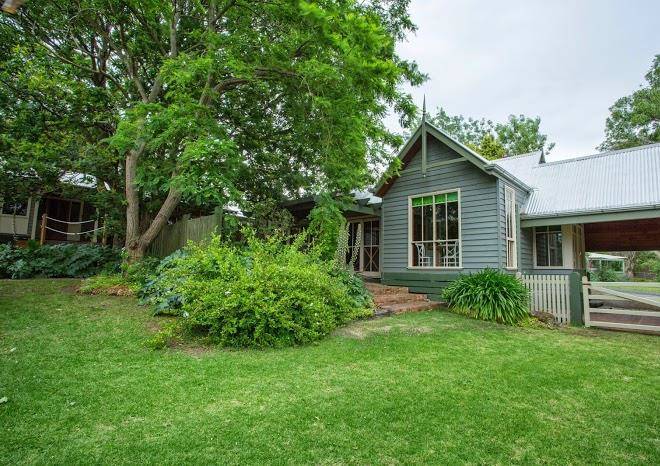 Oak tree lodge