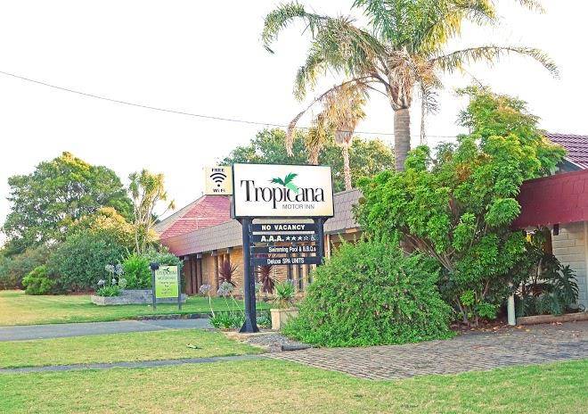Tropicana Motor Inn Image