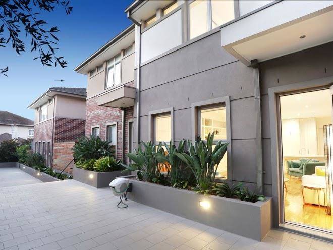 StayCentral Kew townhouse on Wellington