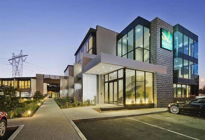 Taylors lakes hotel