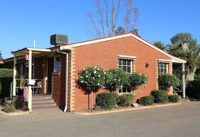 Old Coach Motor Inn Image