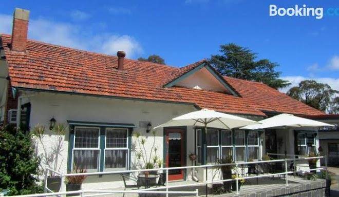 The Highlander Motel Image