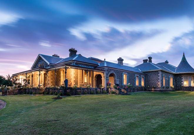 Coragulac House Cottages Image