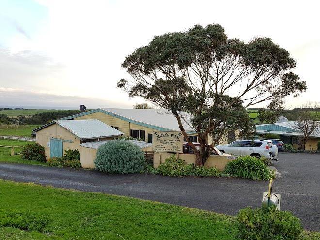 Mackas farm lodge