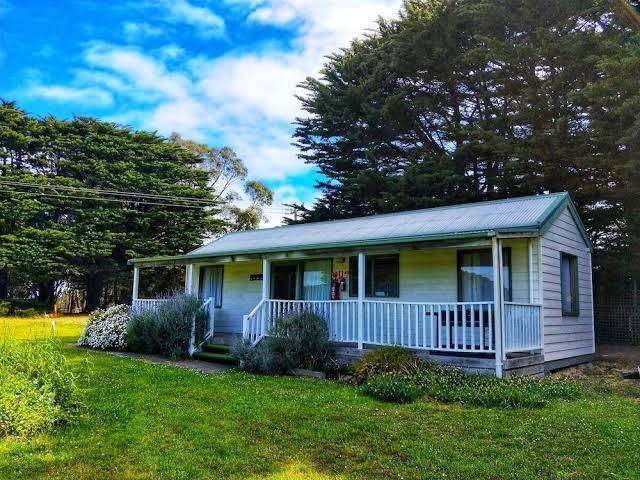 Twelve apostles motel